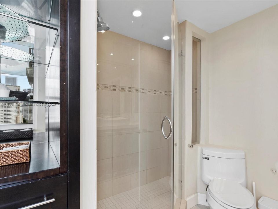 For Sale: $1,300,000 (3 beds, 2 baths, 1719 Square Feet)