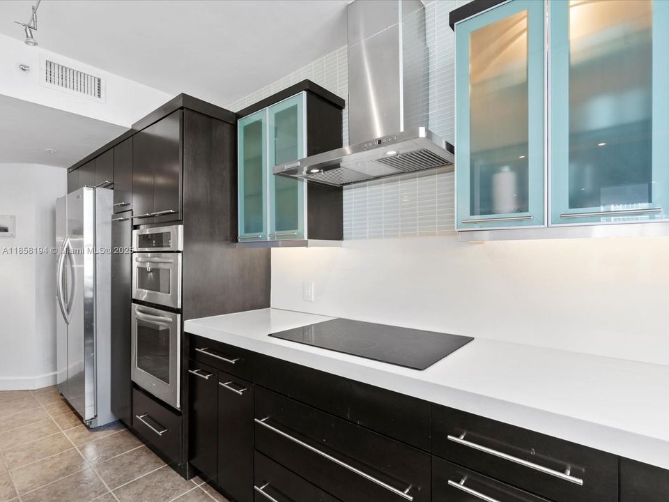 For Sale: $1,300,000 (3 beds, 2 baths, 1719 Square Feet)