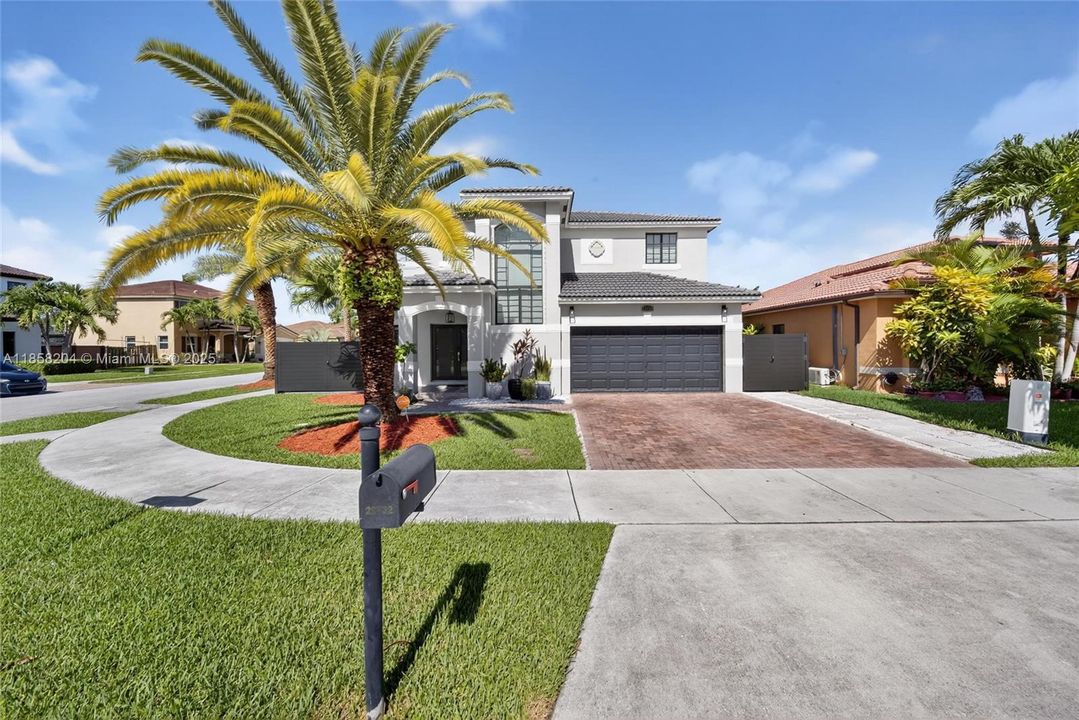 最近租的: $3,500 (4 贝兹, 2 浴室, 2484 平方英尺)