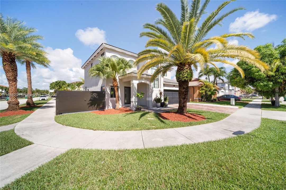 最近租的: $3,500 (4 贝兹, 2 浴室, 2484 平方英尺)