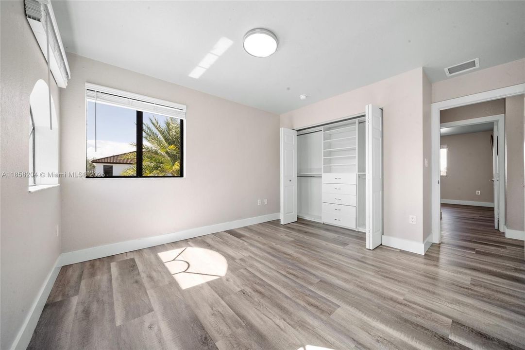 最近租的: $3,500 (4 贝兹, 2 浴室, 2484 平方英尺)