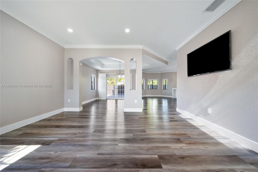 最近租的: $3,500 (4 贝兹, 2 浴室, 2484 平方英尺)