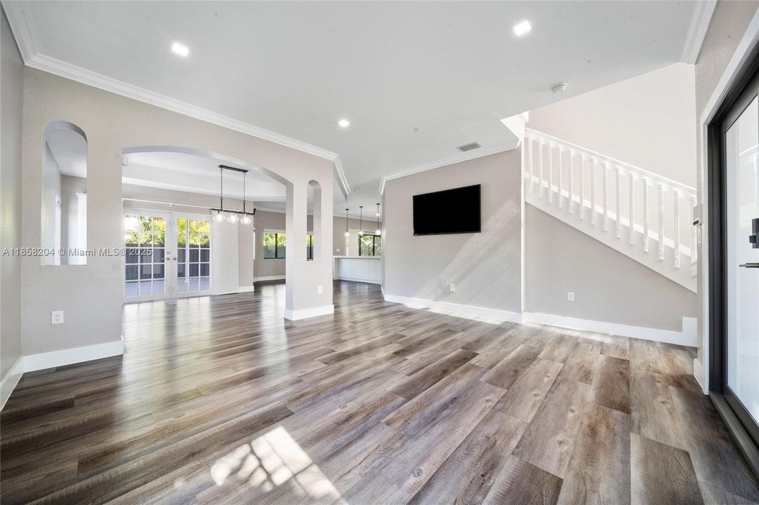 最近租的: $3,500 (4 贝兹, 2 浴室, 2484 平方英尺)