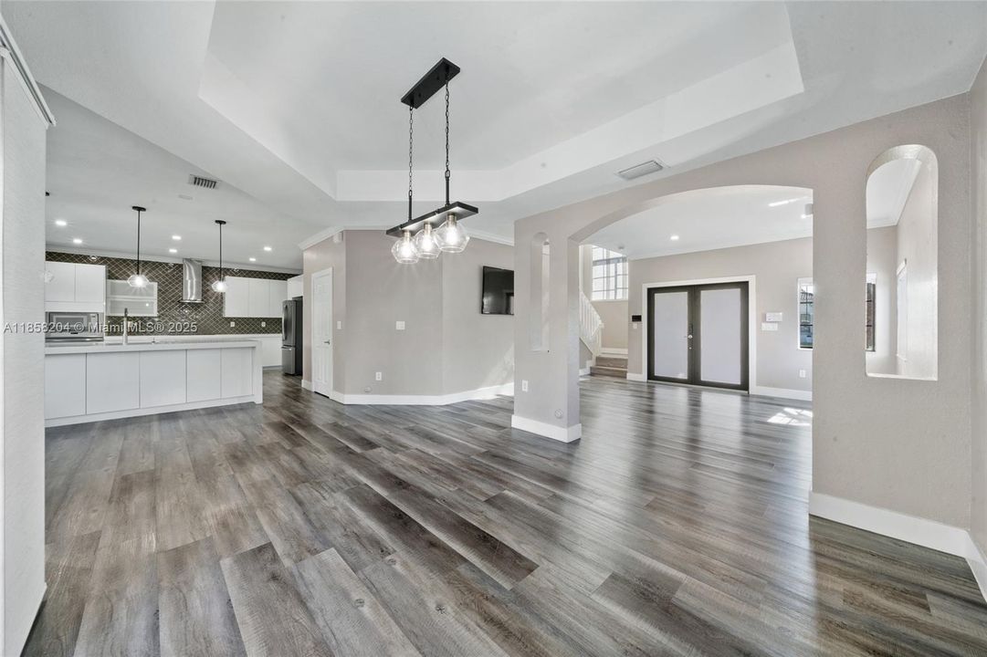 最近租的: $3,500 (4 贝兹, 2 浴室, 2484 平方英尺)