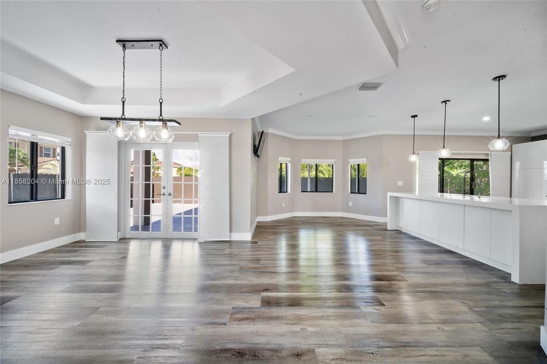 最近租的: $3,500 (4 贝兹, 2 浴室, 2484 平方英尺)