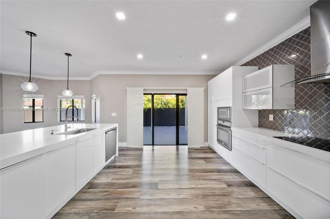 最近租的: $3,500 (4 贝兹, 2 浴室, 2484 平方英尺)