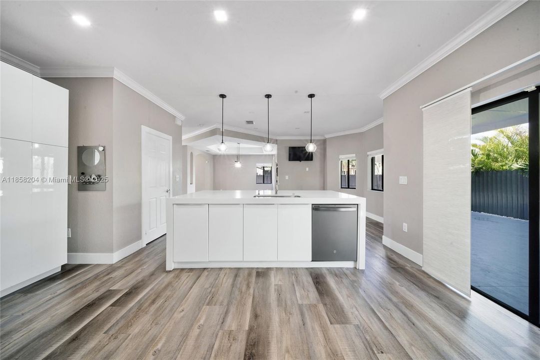 最近租的: $3,500 (4 贝兹, 2 浴室, 2484 平方英尺)