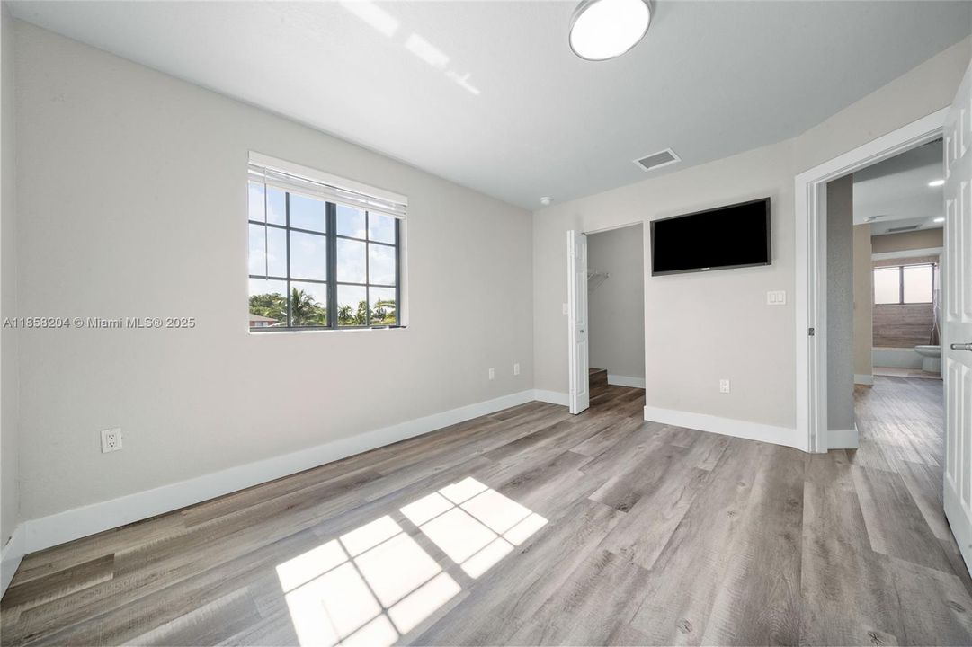 最近租的: $3,500 (4 贝兹, 2 浴室, 2484 平方英尺)