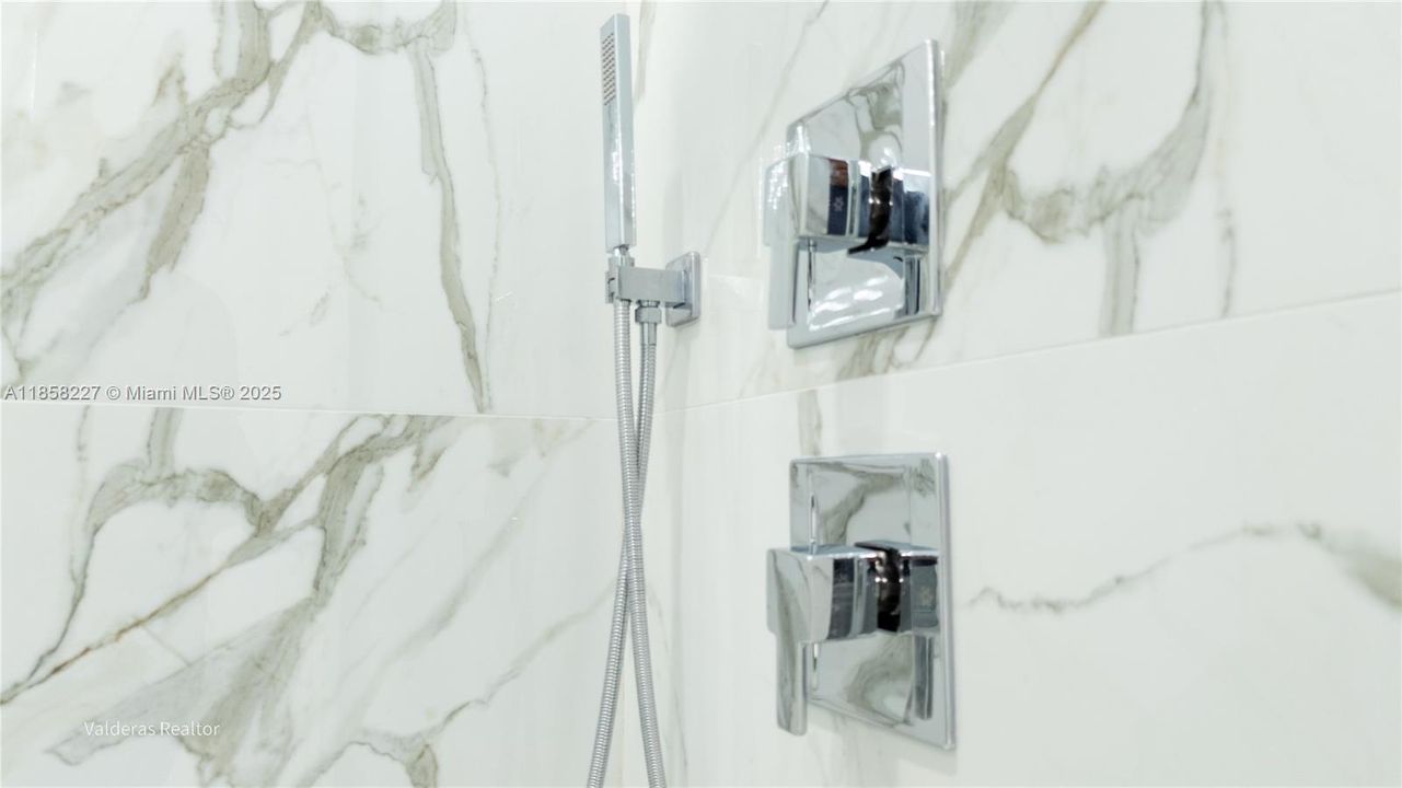 На продажу: $375,000 (3 спален, 2 ванн, 1600 Квадратных фут)