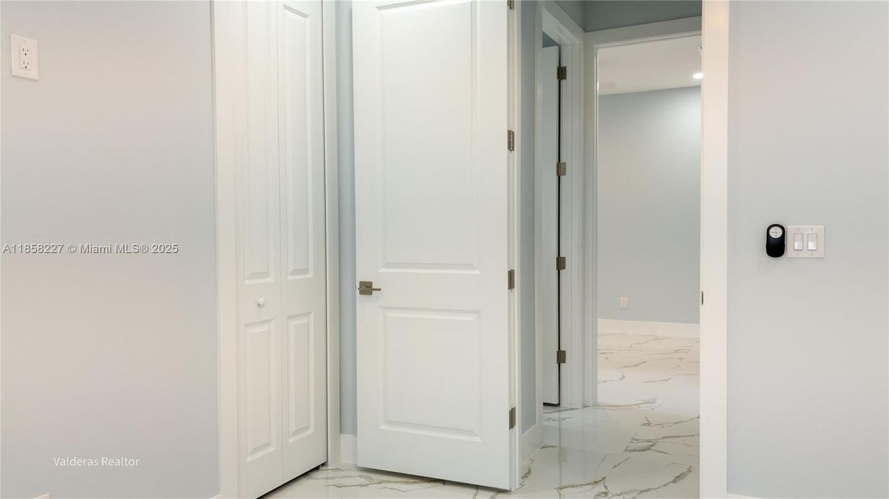 На продажу: $375,000 (3 спален, 2 ванн, 1600 Квадратных фут)