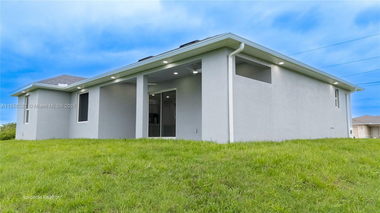 На продажу: $375,000 (3 спален, 2 ванн, 1600 Квадратных фут)