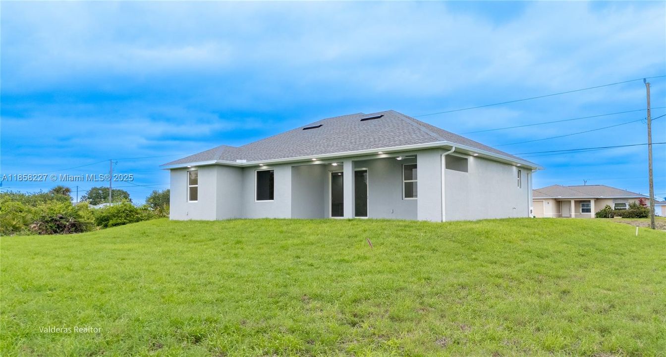 На продажу: $375,000 (3 спален, 2 ванн, 1600 Квадратных фут)