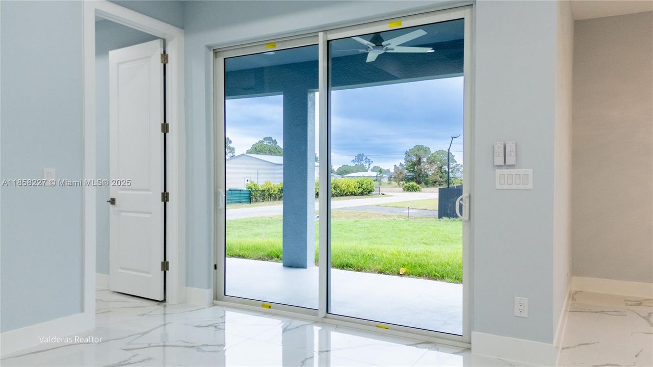 На продажу: $375,000 (3 спален, 2 ванн, 1600 Квадратных фут)