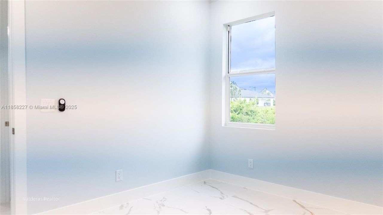 На продажу: $375,000 (3 спален, 2 ванн, 1600 Квадратных фут)