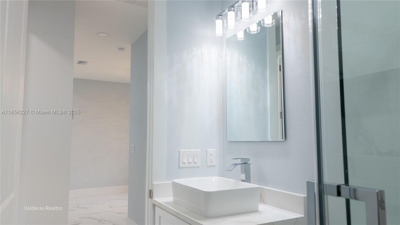 На продажу: $375,000 (3 спален, 2 ванн, 1600 Квадратных фут)