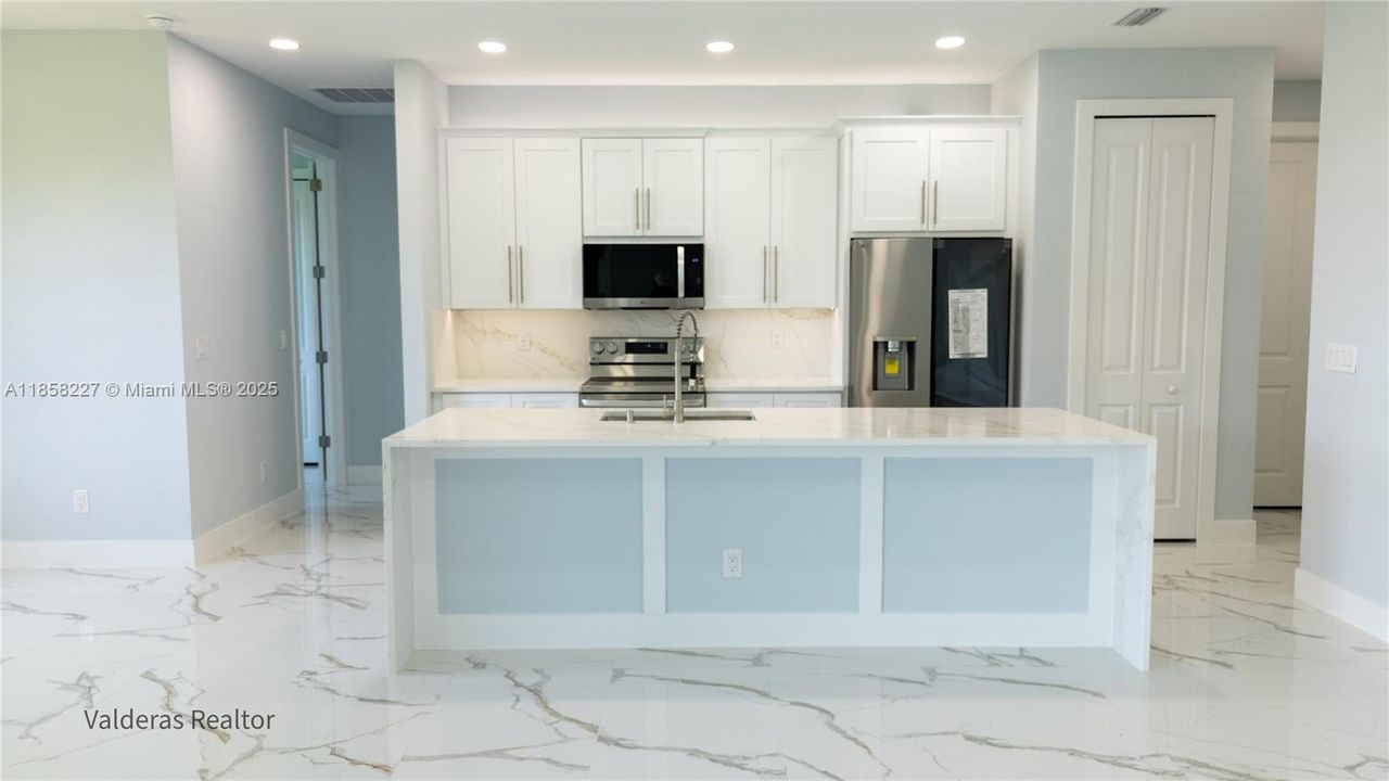 На продажу: $375,000 (3 спален, 2 ванн, 1600 Квадратных фут)