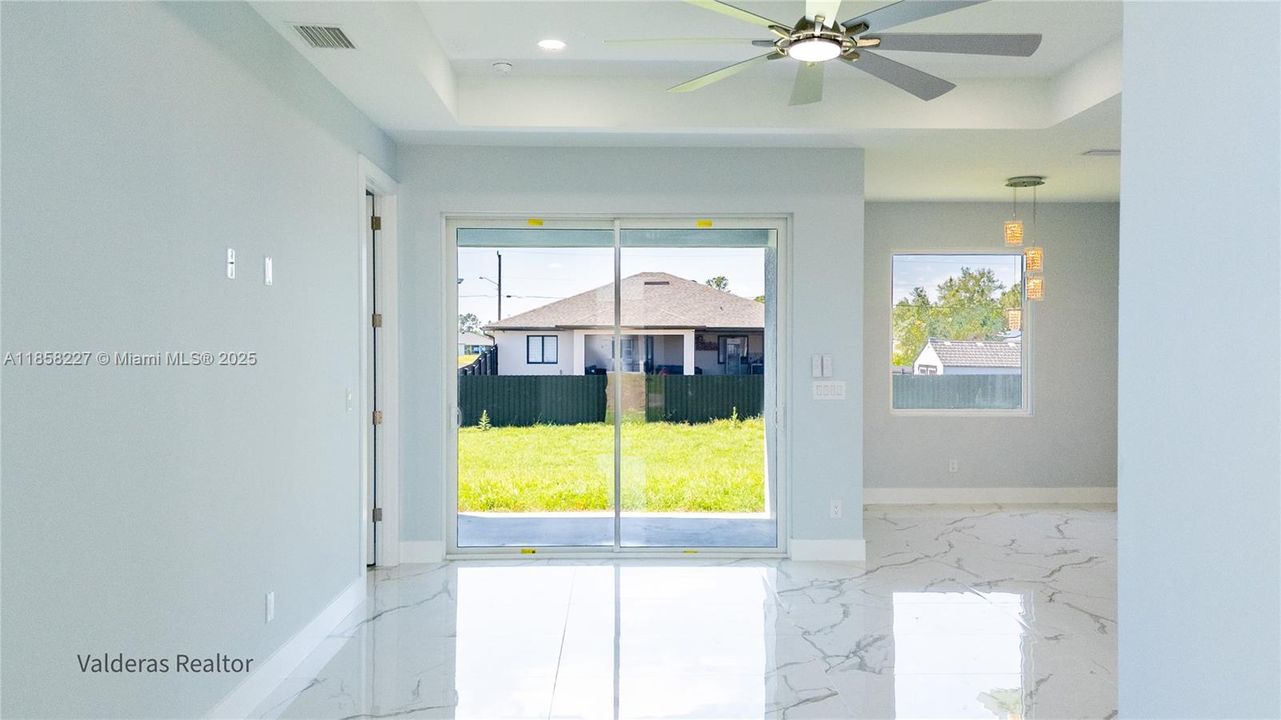 На продажу: $375,000 (3 спален, 2 ванн, 1600 Квадратных фут)