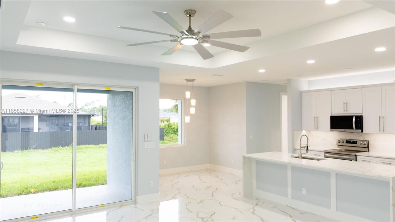 На продажу: $375,000 (3 спален, 2 ванн, 1600 Квадратных фут)