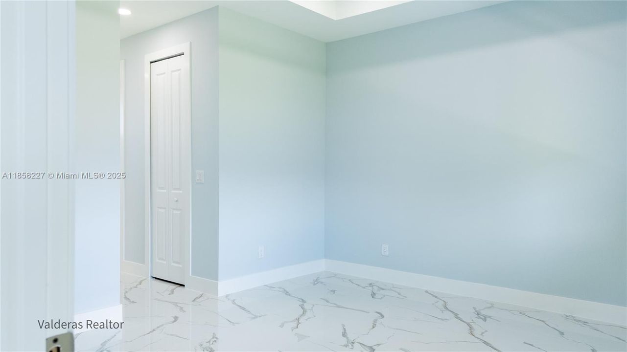 На продажу: $375,000 (3 спален, 2 ванн, 1600 Квадратных фут)