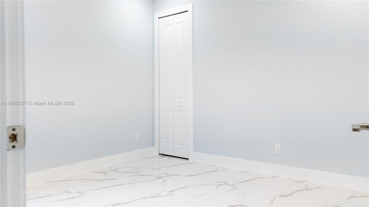 На продажу: $375,000 (3 спален, 2 ванн, 1600 Квадратных фут)