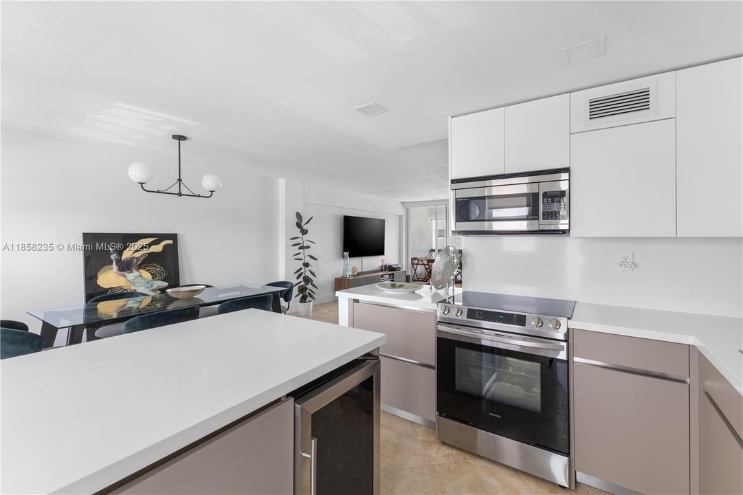 Recently Sold: $350,000 (1 beds, 1 baths, 841 Square Feet)