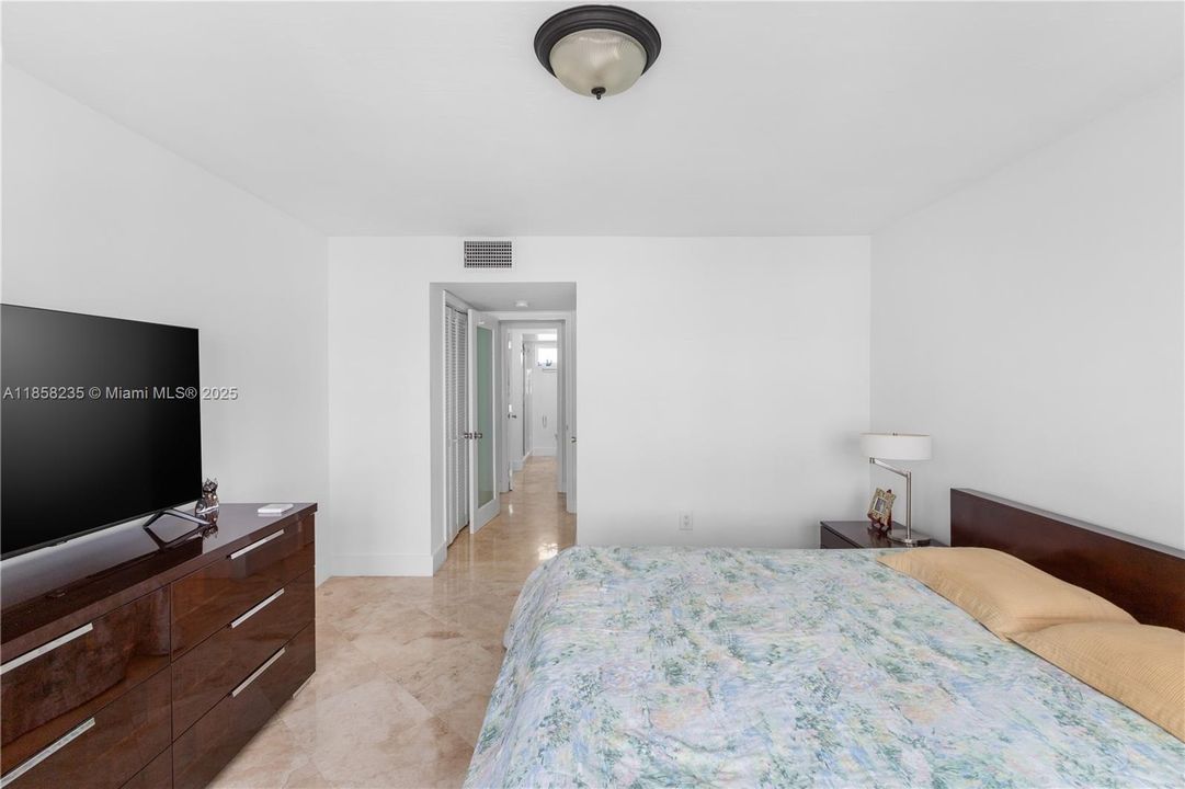Recently Sold: $350,000 (1 beds, 1 baths, 841 Square Feet)