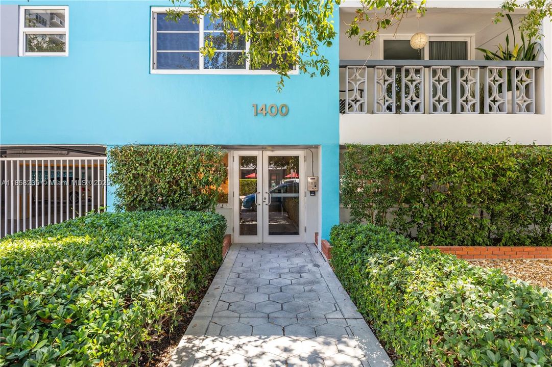 Recently Sold: $350,000 (1 beds, 1 baths, 841 Square Feet)