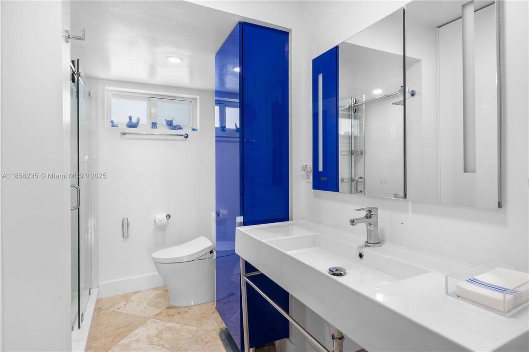 Recently Sold: $350,000 (1 beds, 1 baths, 841 Square Feet)