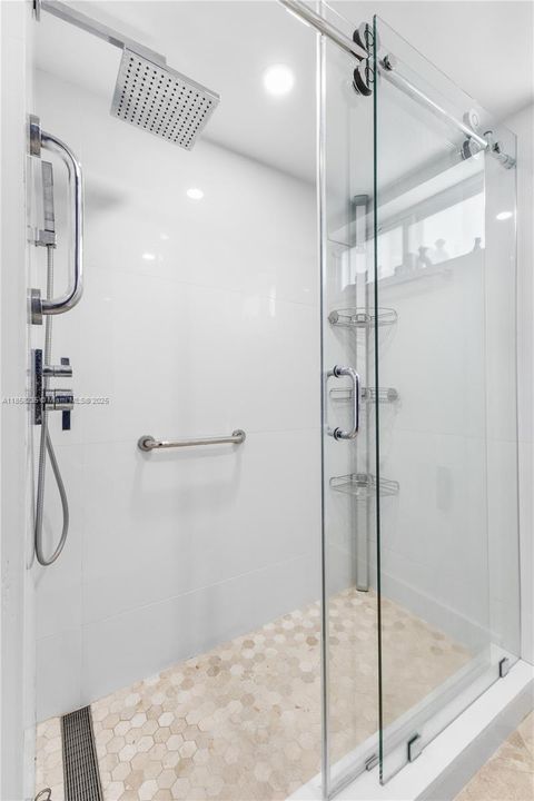 Recently Sold: $350,000 (1 beds, 1 baths, 841 Square Feet)