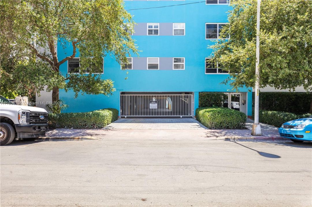 Recently Sold: $350,000 (1 beds, 1 baths, 841 Square Feet)