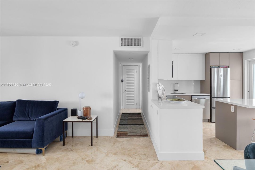 Recently Sold: $350,000 (1 beds, 1 baths, 841 Square Feet)