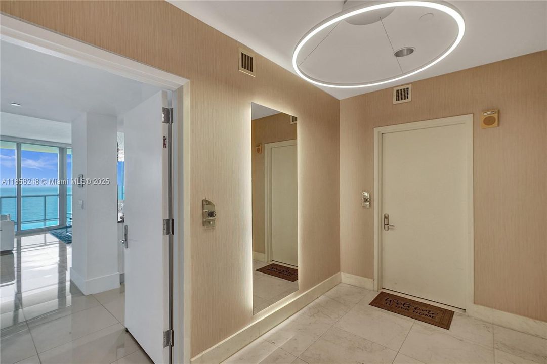 待售: $1,250,000 (1 贝兹, 1 浴室, 858 平方英尺)