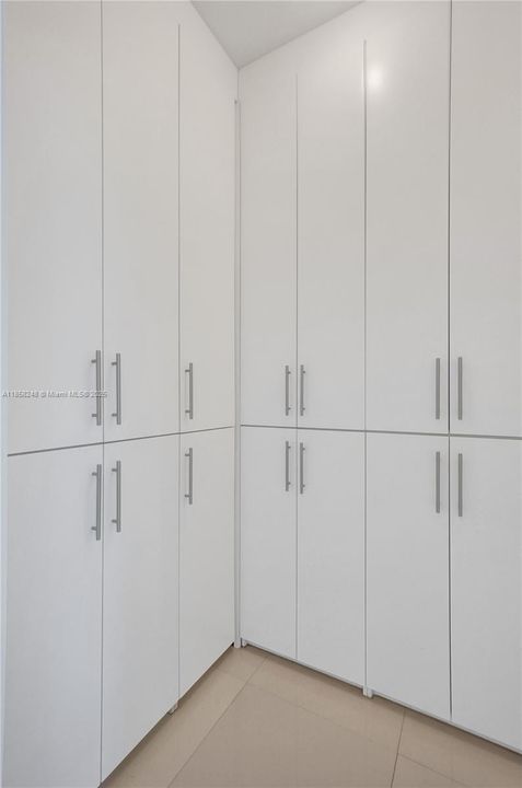 待售: $1,250,000 (1 贝兹, 1 浴室, 858 平方英尺)