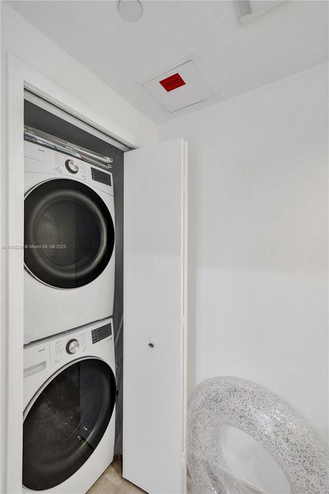 待售: $1,250,000 (1 贝兹, 1 浴室, 858 平方英尺)