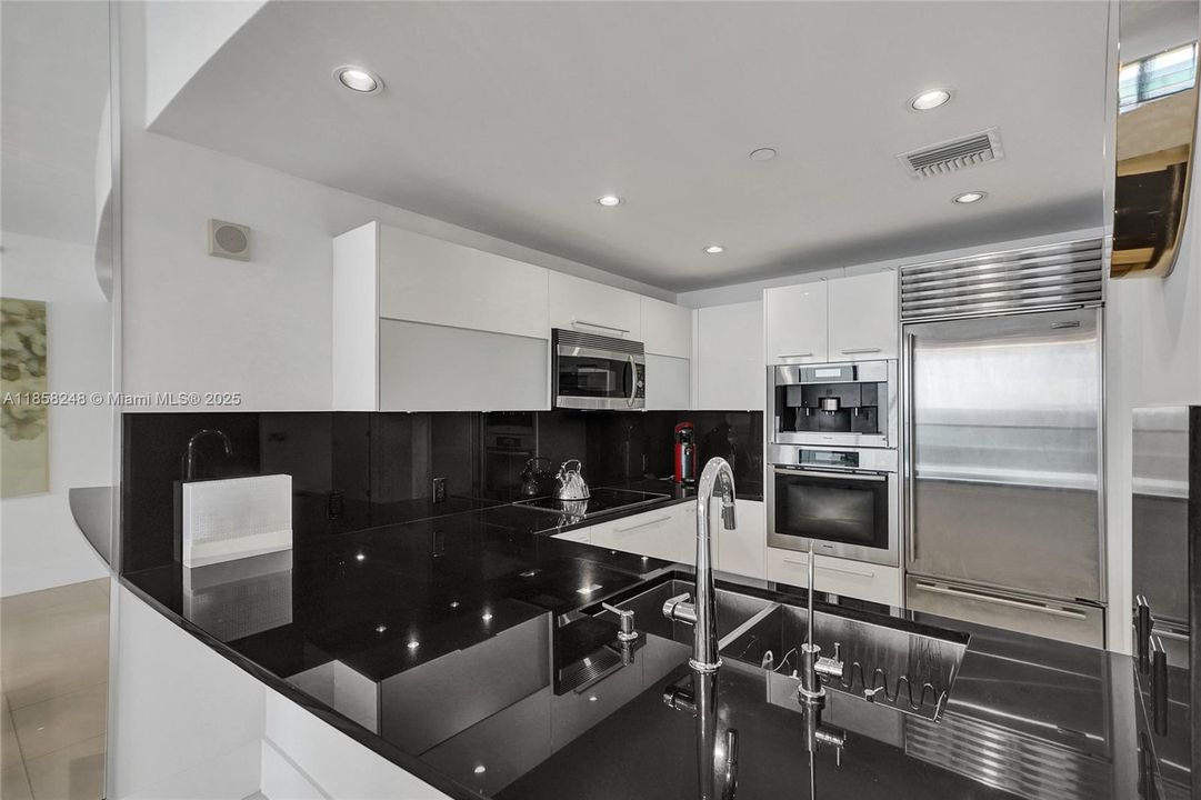 待售: $1,250,000 (1 贝兹, 1 浴室, 858 平方英尺)