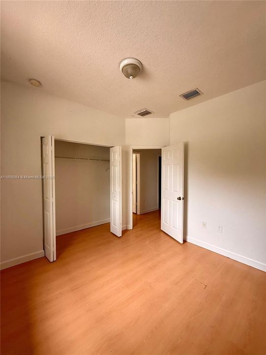 На продажу: $440,000 (4 спален, 3 ванн, 1736 Квадратных фут)