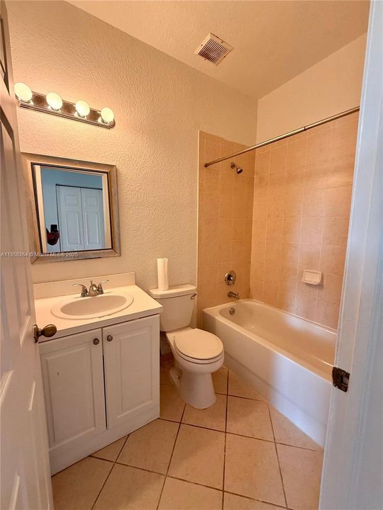 На продажу: $440,000 (4 спален, 3 ванн, 1736 Квадратных фут)