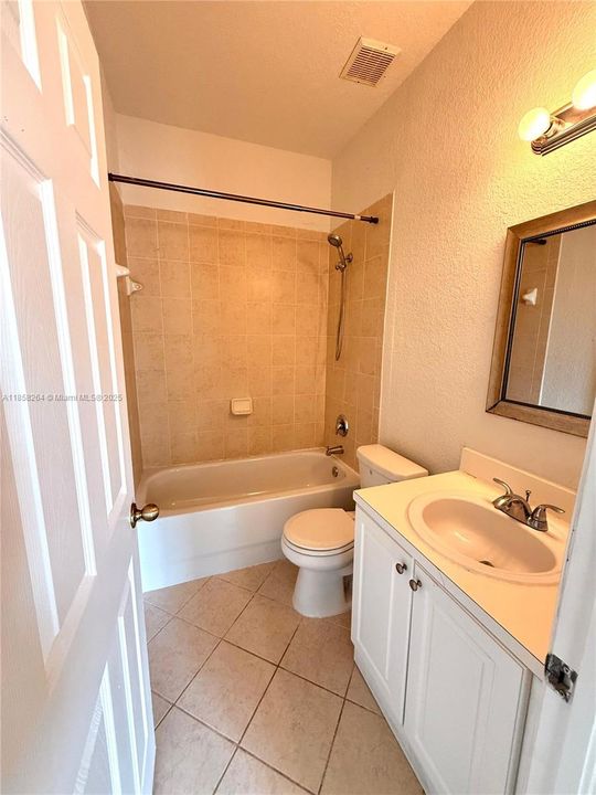 На продажу: $440,000 (4 спален, 3 ванн, 1736 Квадратных фут)