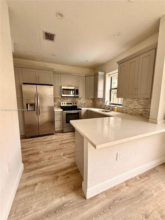 На продажу: $440,000 (4 спален, 3 ванн, 1736 Квадратных фут)