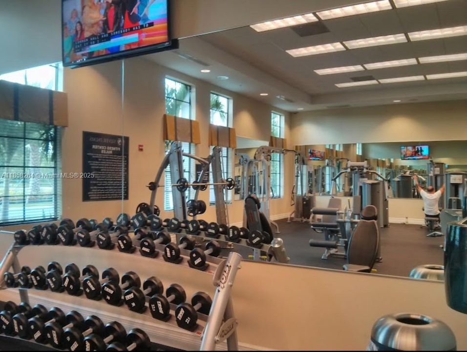 На продажу: $440,000 (4 спален, 3 ванн, 1736 Квадратных фут)