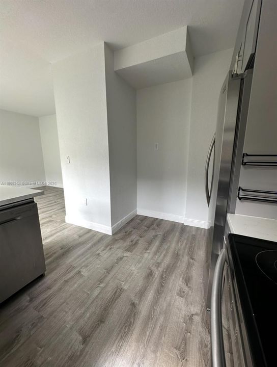 На продажу: $440,000 (4 спален, 3 ванн, 1736 Квадратных фут)