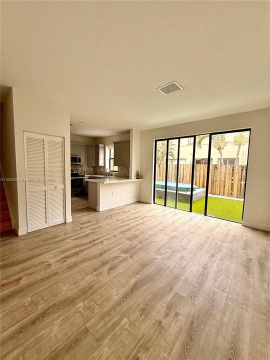 На продажу: $440,000 (4 спален, 3 ванн, 1736 Квадратных фут)