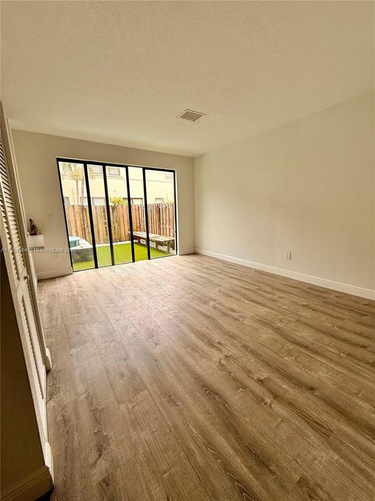 На продажу: $440,000 (4 спален, 3 ванн, 1736 Квадратных фут)