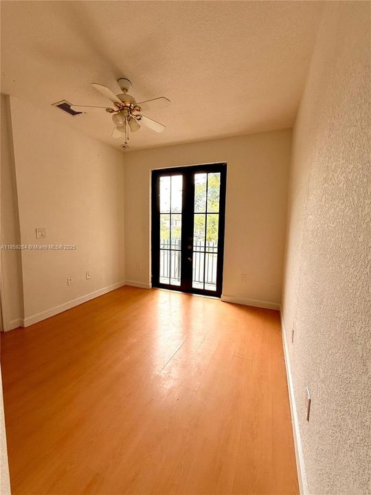 На продажу: $440,000 (4 спален, 3 ванн, 1736 Квадратных фут)