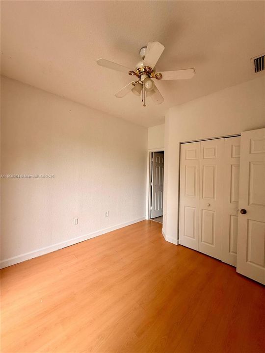 На продажу: $440,000 (4 спален, 3 ванн, 1736 Квадратных фут)