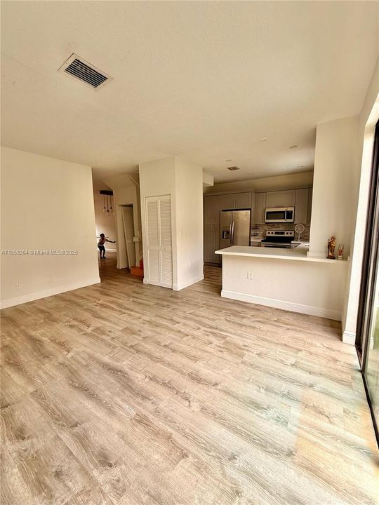 На продажу: $440,000 (4 спален, 3 ванн, 1736 Квадратных фут)