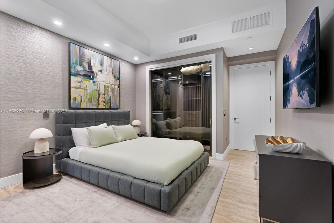 待售: $17,999,000 (6 贝兹, 6 浴室, 6049 平方英尺)