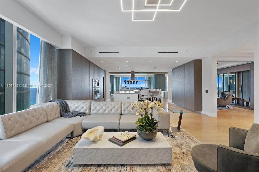 待售: $17,999,000 (6 贝兹, 6 浴室, 6049 平方英尺)