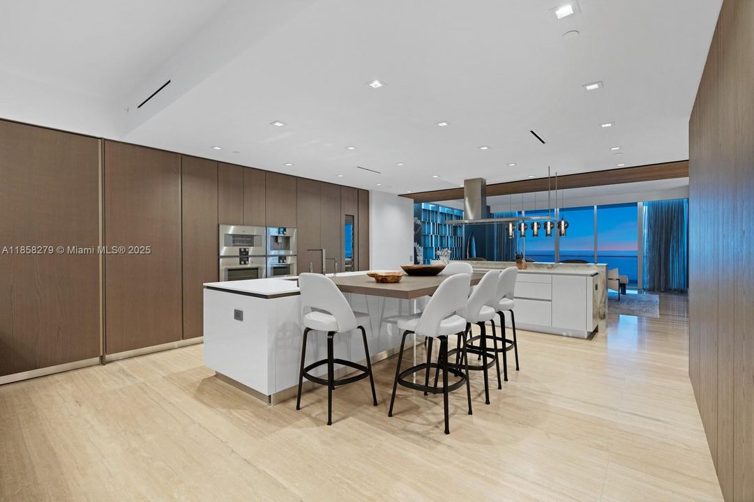 待售: $17,999,000 (6 贝兹, 6 浴室, 6049 平方英尺)