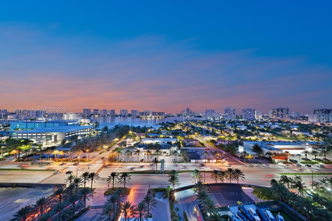 待售: $17,999,000 (6 贝兹, 6 浴室, 6049 平方英尺)